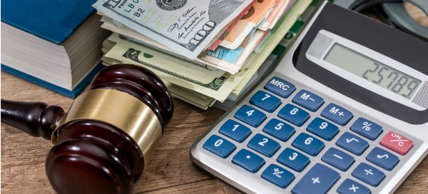 Should I Call a Lawyer or Let the Insurance Company Handle It?